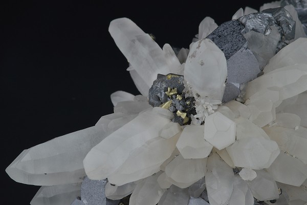 Quartz, Galena, Pyrite, Chalcopyrite, Siderite