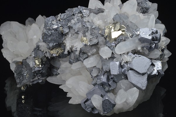Sphalerite, Quartz, Galena, Chalcopyrite, Pyrite