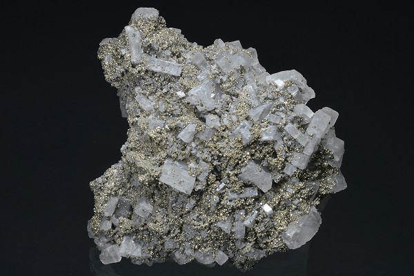 Baryte, Pyrite - floater