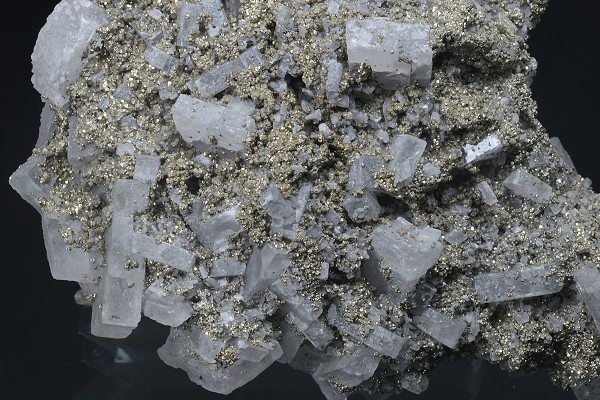 Baryte, Pyrite - floater
