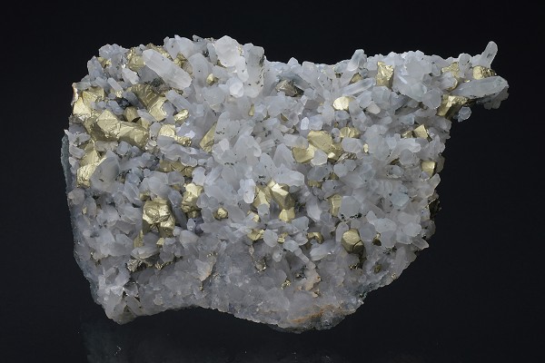 Chalcopyrite on Quartz