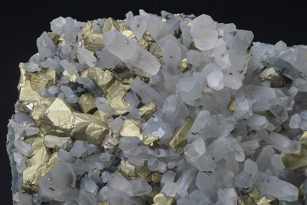 Chalcopyrite on Quartz