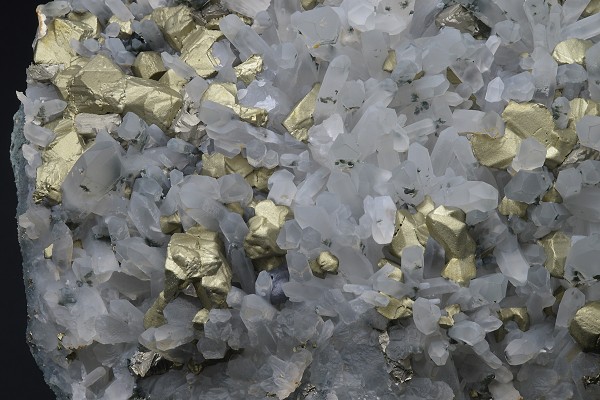 Chalcopyrite on Quartz