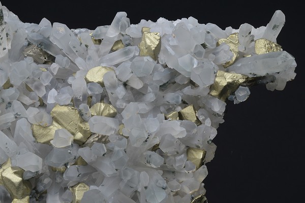 Chalcopyrite on Quartz