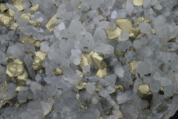 Chalcopyrite on Quartz
