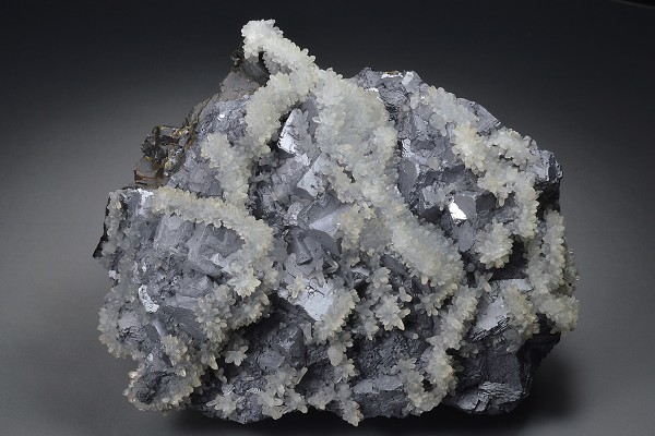 Japan law twin Quartz on twinned Galena, Calcite