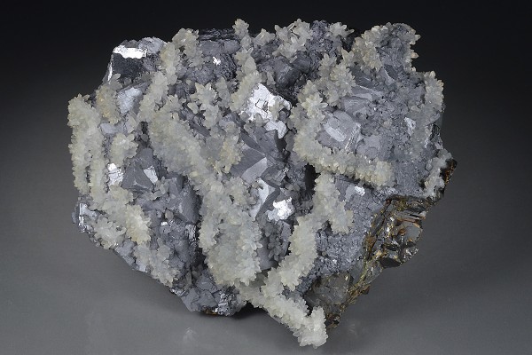 Japan law twin Quartz on twinned Galena, Calcite