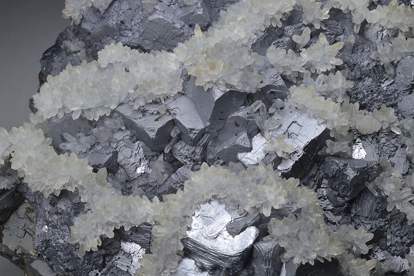 Japan law twin Quartz on twinned Galena, Calcite