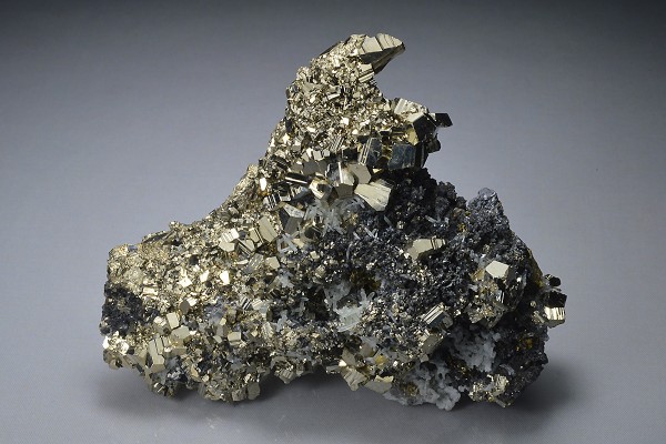 Pyrite, Sphalerite, Quartz, Chalcopyrite