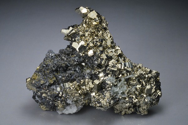 Pyrite, Sphalerite, Quartz, Chalcopyrite