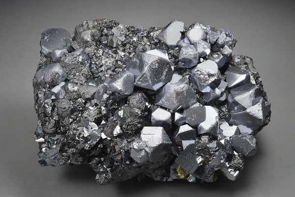 truncated Galena on Sphalerite, Chalcopyrite