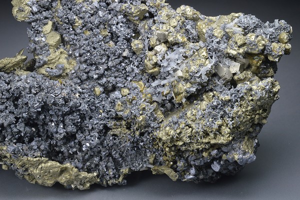 Chalcopyrite, Sphalerite, Galena, Quartz, Pyrite - floater