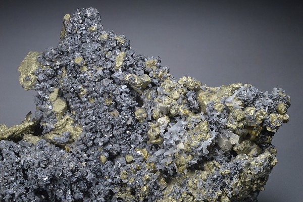 Chalcopyrite, Sphalerite, Galena, Quartz, Pyrite - floater