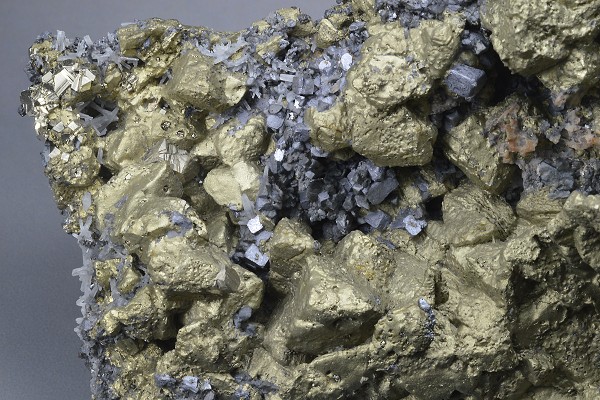 Chalcopyrite, Sphalerite, Galena, Quartz, Pyrite - floater
