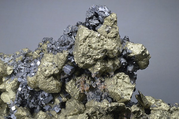 Chalcopyrite, Sphalerite, Galena, Quartz, Pyrite - floater