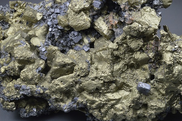 Chalcopyrite, Sphalerite, Galena, Quartz, Pyrite - floater