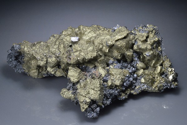 Chalcopyrite, Sphalerite, Galena, Quartz, Pyrite - floater