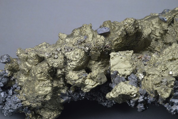 Chalcopyrite, Sphalerite, Galena, Quartz, Pyrite - floater