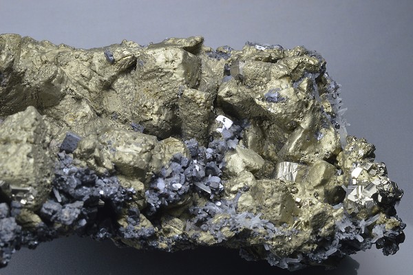 Chalcopyrite, Sphalerite, Galena, Quartz, Pyrite - floater
