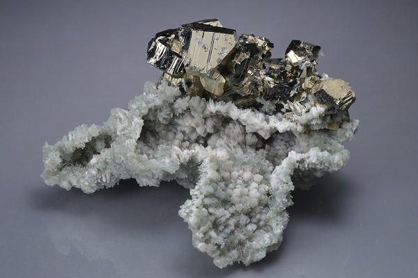 Pyrite, Quartz