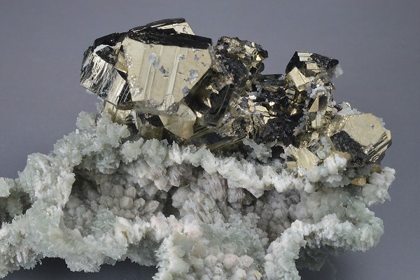Pyrite, Quartz