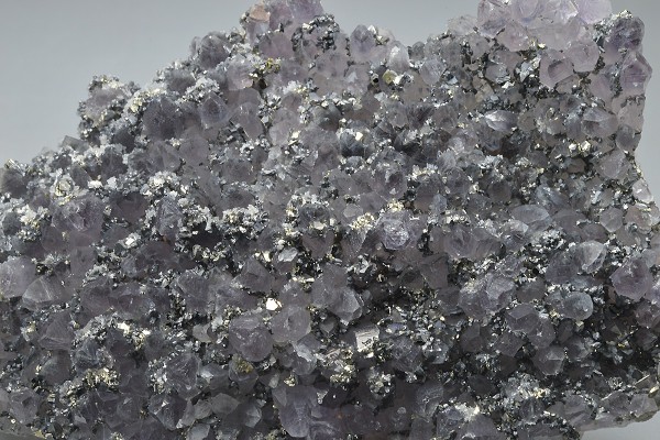 Quartz var.Amethyst, Chalcopyrite, Sphalerite