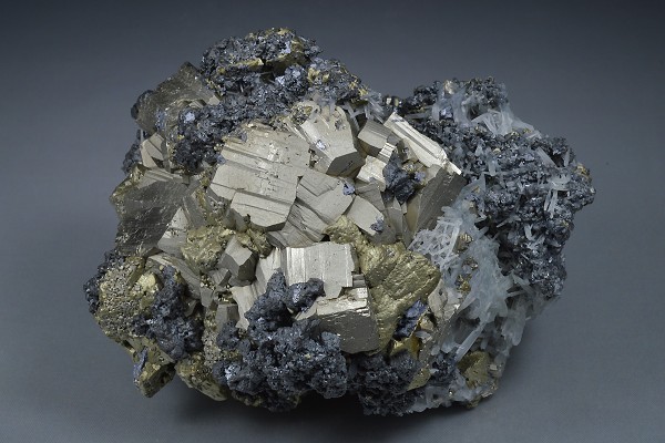 Pyrite, Chalcopyrite, Sphalerite, Quartz