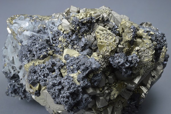 Pyrite, Chalcopyrite, Sphalerite, Quartz
