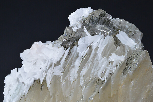 two generations Calcite, Quartz
