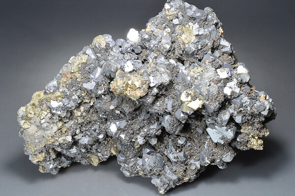 Galena, gem Sphalerite var.Cleiophane, Pyrite, Calcite, Siderite