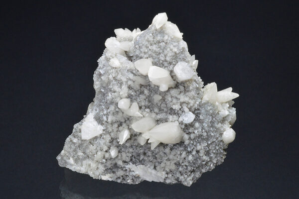 scalenohedral Calcite on host rock