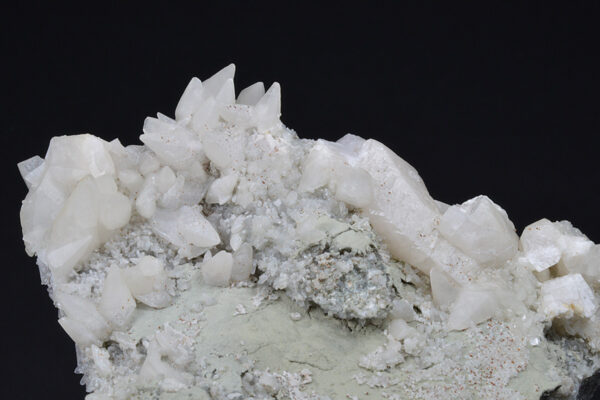 scalenohedral Calcite on host rock