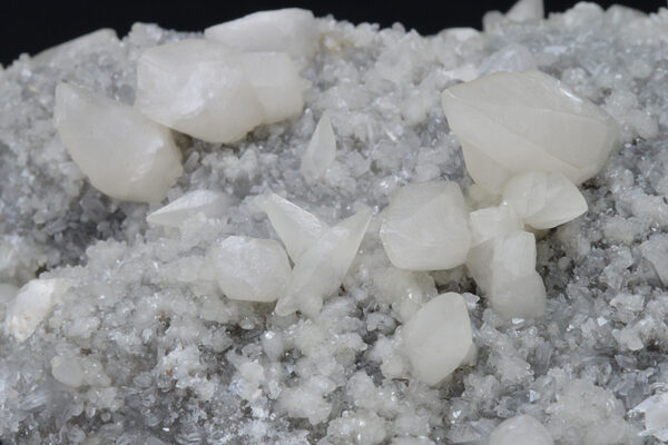 scalenohedral Calcite on host rock
