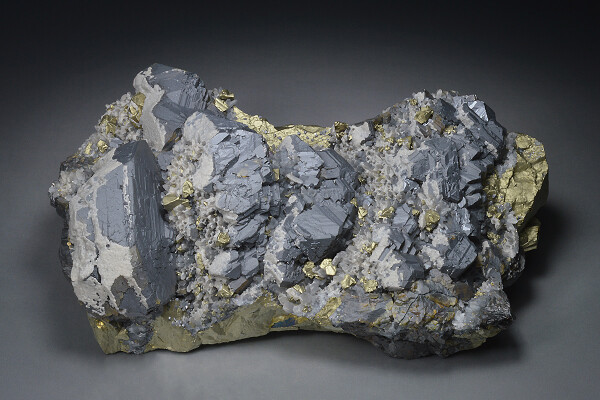 gem Sphalerite var.Cleiophane on Chalcopyrite, Quartz