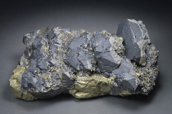 gem Sphalerite var.Cleiophane on Chalcopyrite, Quartz