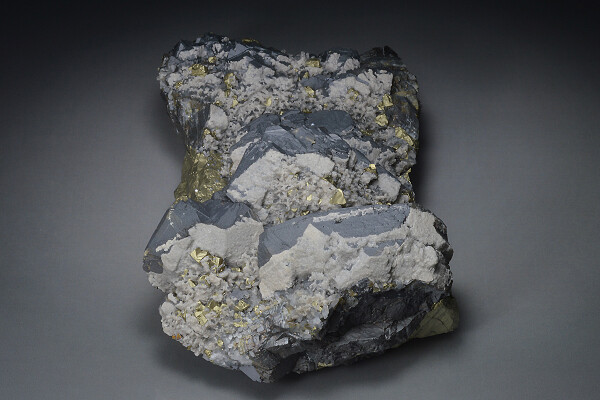 gem Sphalerite var.Cleiophane on Chalcopyrite, Quartz
