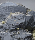 gem Sphalerite var.Cleiophane on Chalcopyrite, Quartz