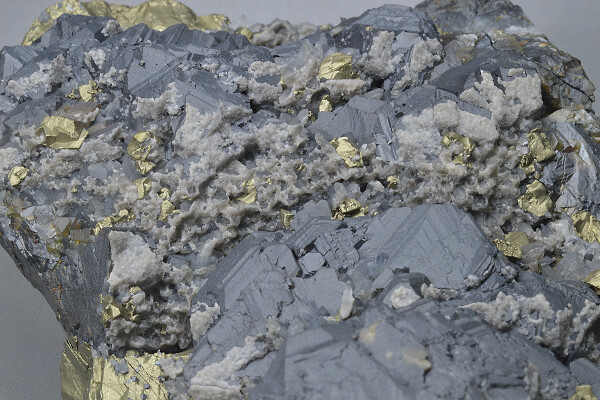 gem Sphalerite var.Cleiophane on Chalcopyrite, Quartz