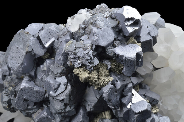 Galena, Cleiophane, Chalcopyrite on Quartz