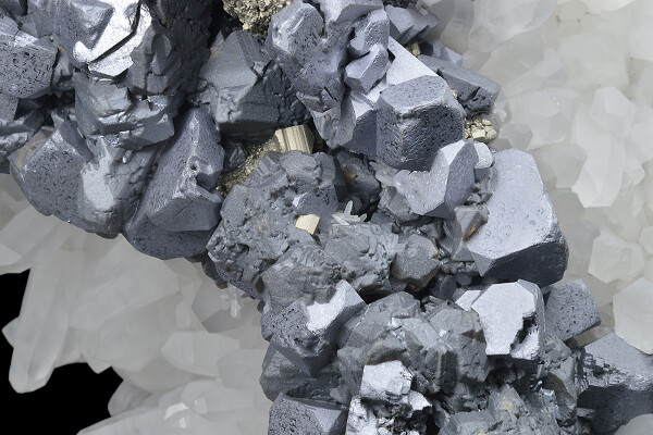 Galena, Cleiophane, Chalcopyrite on Quartz
