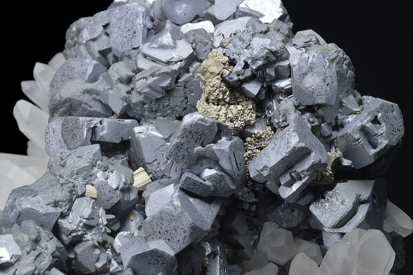 Galena, Cleiophane, Chalcopyrite on Quartz
