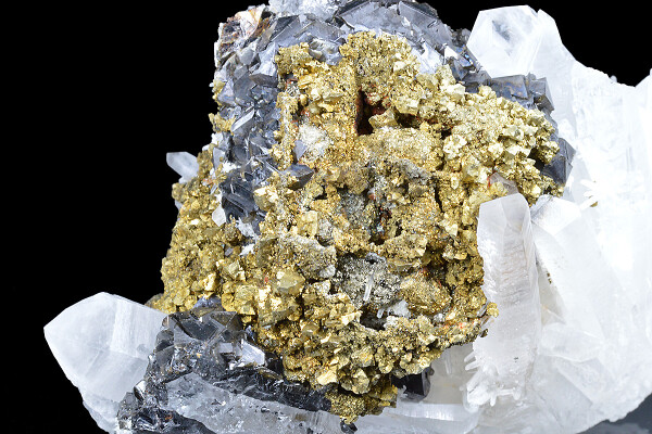 Chalcopyrite, Sphalerite, Quartz