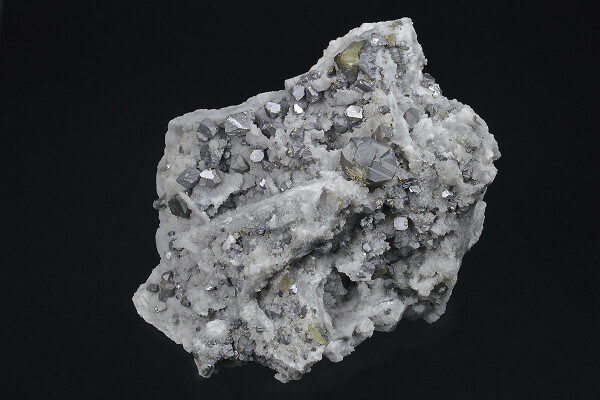 Cleiophane on Quartz, Galena, Chalcopyrite