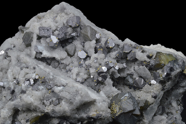 Cleiophane on Quartz, Galena, Chalcopyrite