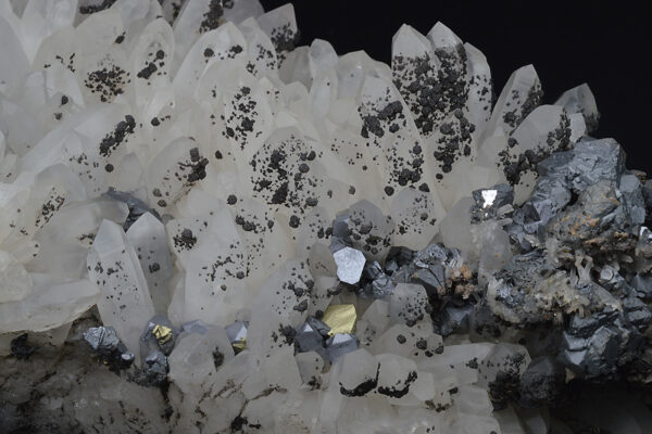 Quartz, gem Sphalerite var.Cleiopohane, Galena, Chalcopyrite, Siderite
