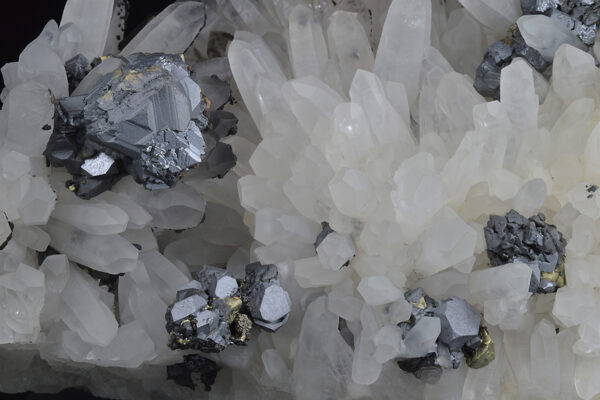 Quartz, gem Sphalerite var.Cleiopohane, Galena, Chalcopyrite, Siderite