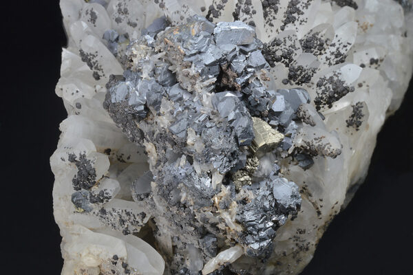 Quartz, gem Sphalerite var.Cleiopohane, Galena, Chalcopyrite, Siderite