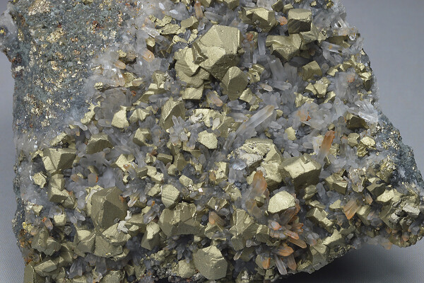 Chalcopyrite, Quartz