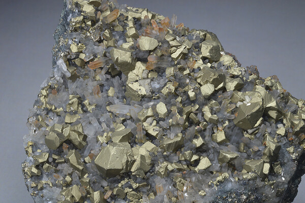 Chalcopyrite, Quartz