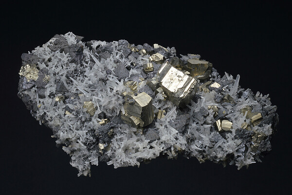 Pyrite, Quartz, Sphalerite, Chlorite - floater